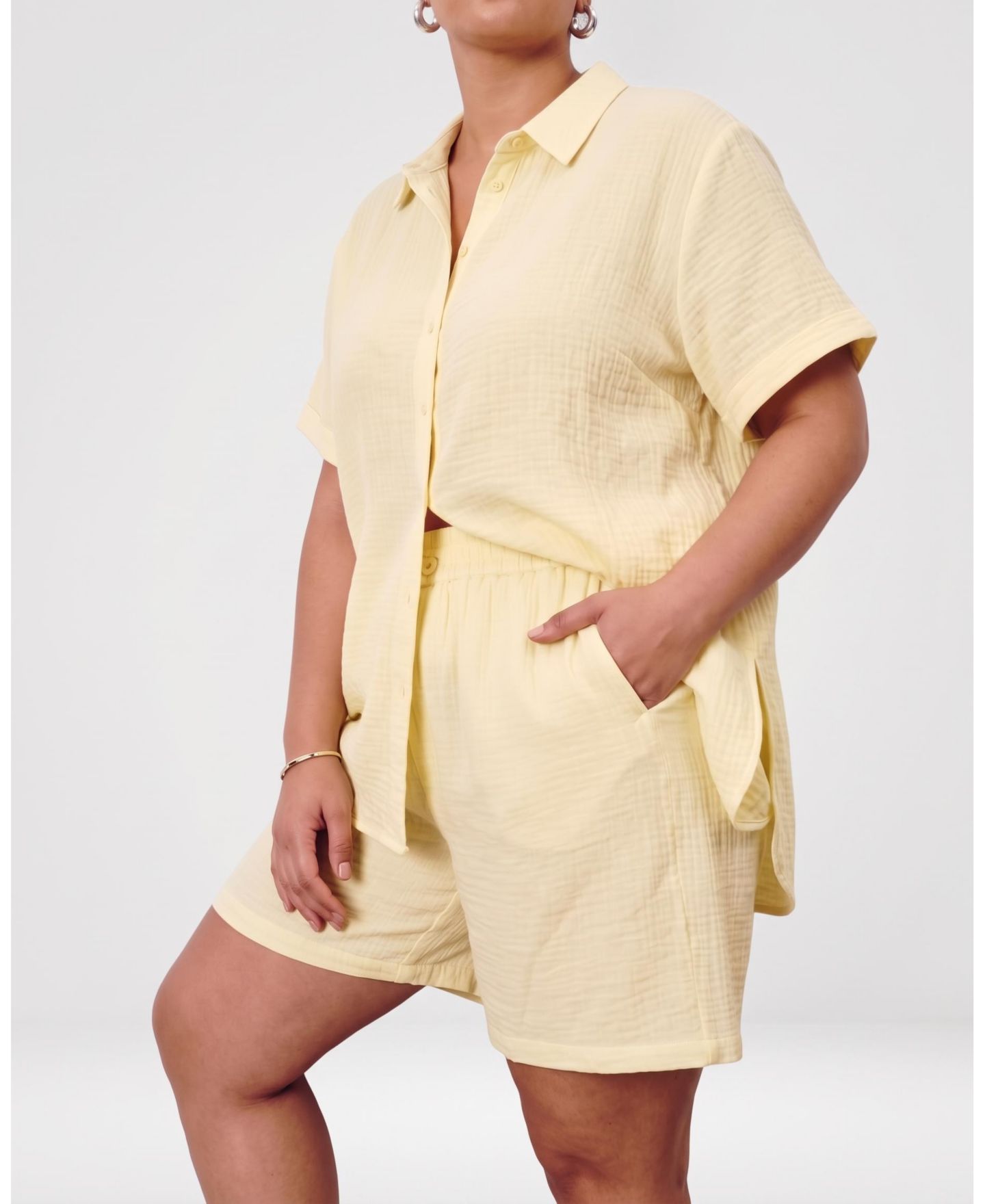 Женская рубашка Universal Standard Plus Size Luxe Cotton Gauze Short-Sleeve Beach, цвет: Pale Daffodil — фото 3