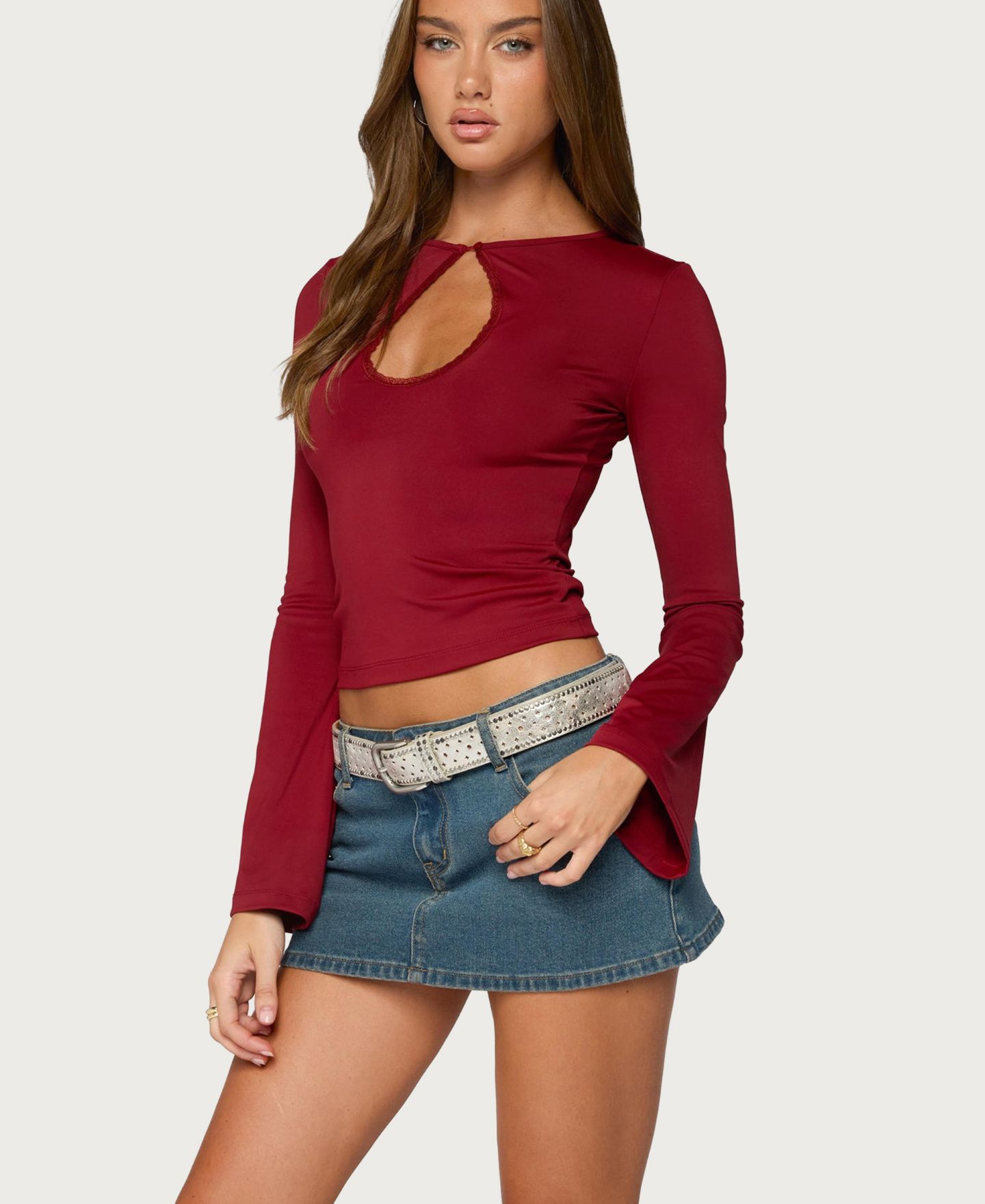 Женский топ Edikted Dena Keyhole Long-Sleeve Bell-Sleeve, цвет: Бордовый — фото 5