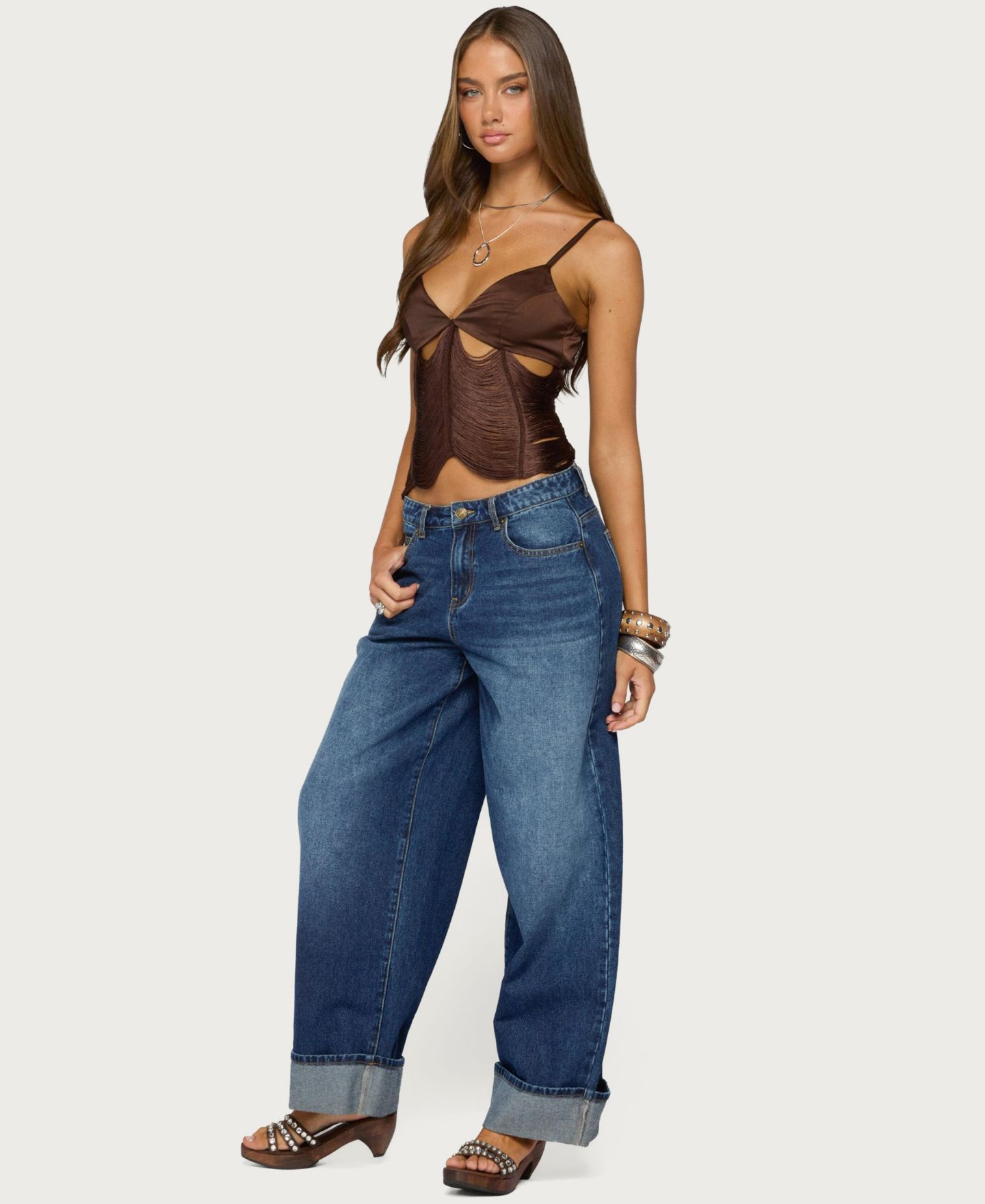 Женский топ Edikted Dulcy V-Neck Cutout Fringed Camisole, цвет: Коричневый — фото 2