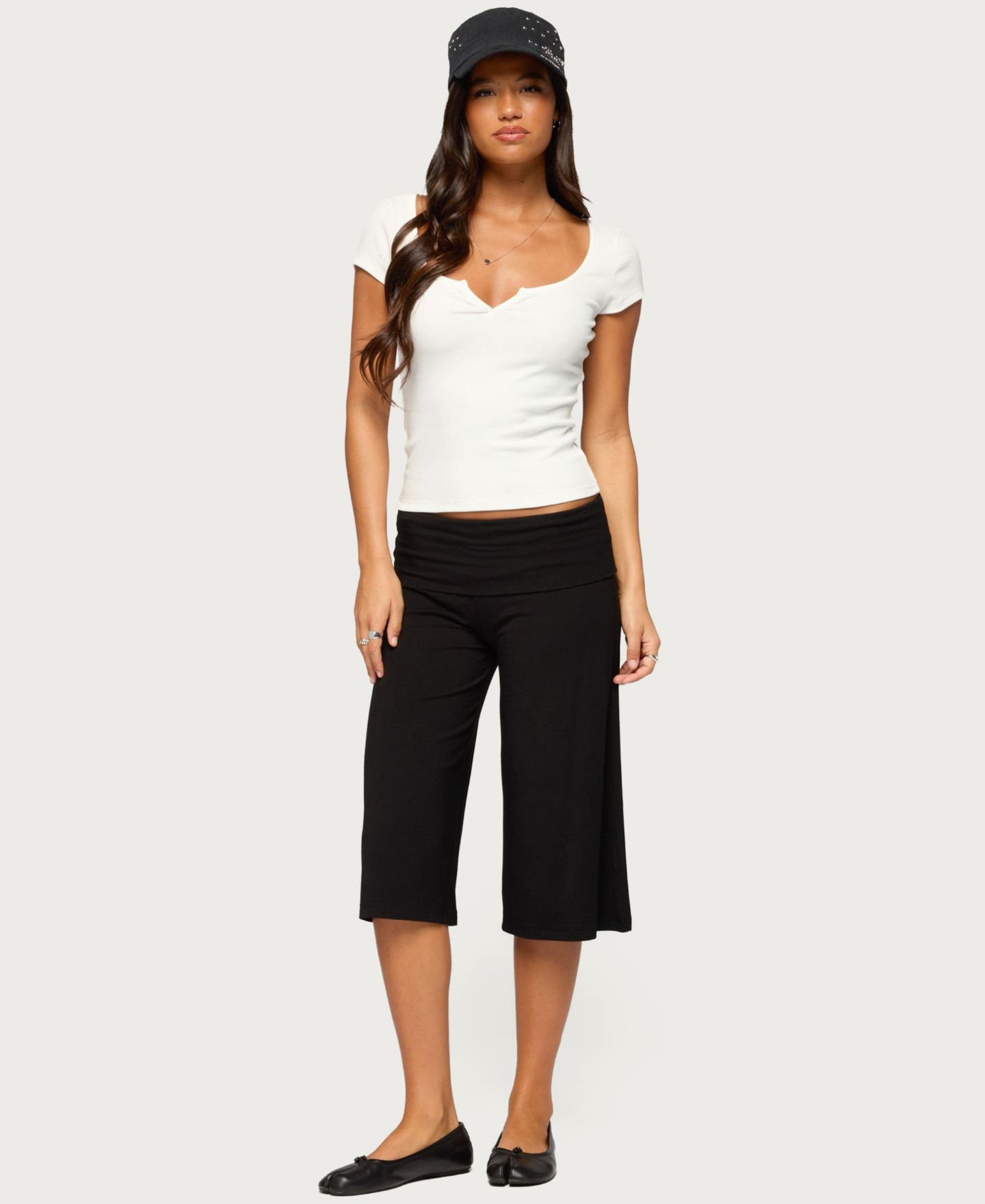 Женские брюки Edikted Shirly Wide-Leg Foldover Waistband Capri, цвет: Чёрный — фото 4