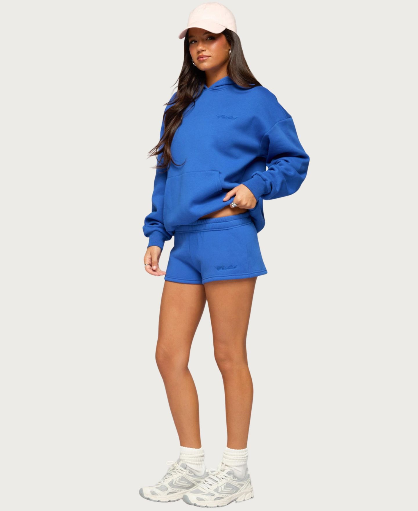 Женские шорты Edikted Basic Girl Low-Rise Pull-On, 15" Inseam, цвет: Синий — фото 3
