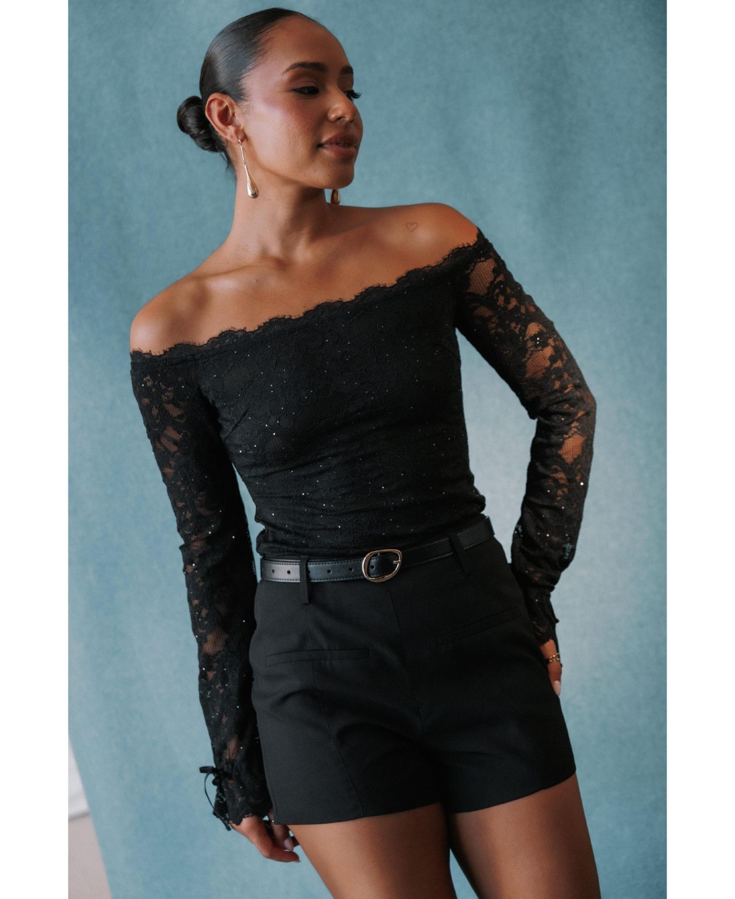 Женский топ Petal and Pup Barbara Off-Shoulder Long-Sleeve Lace, цвет: Чёрный — фото 6