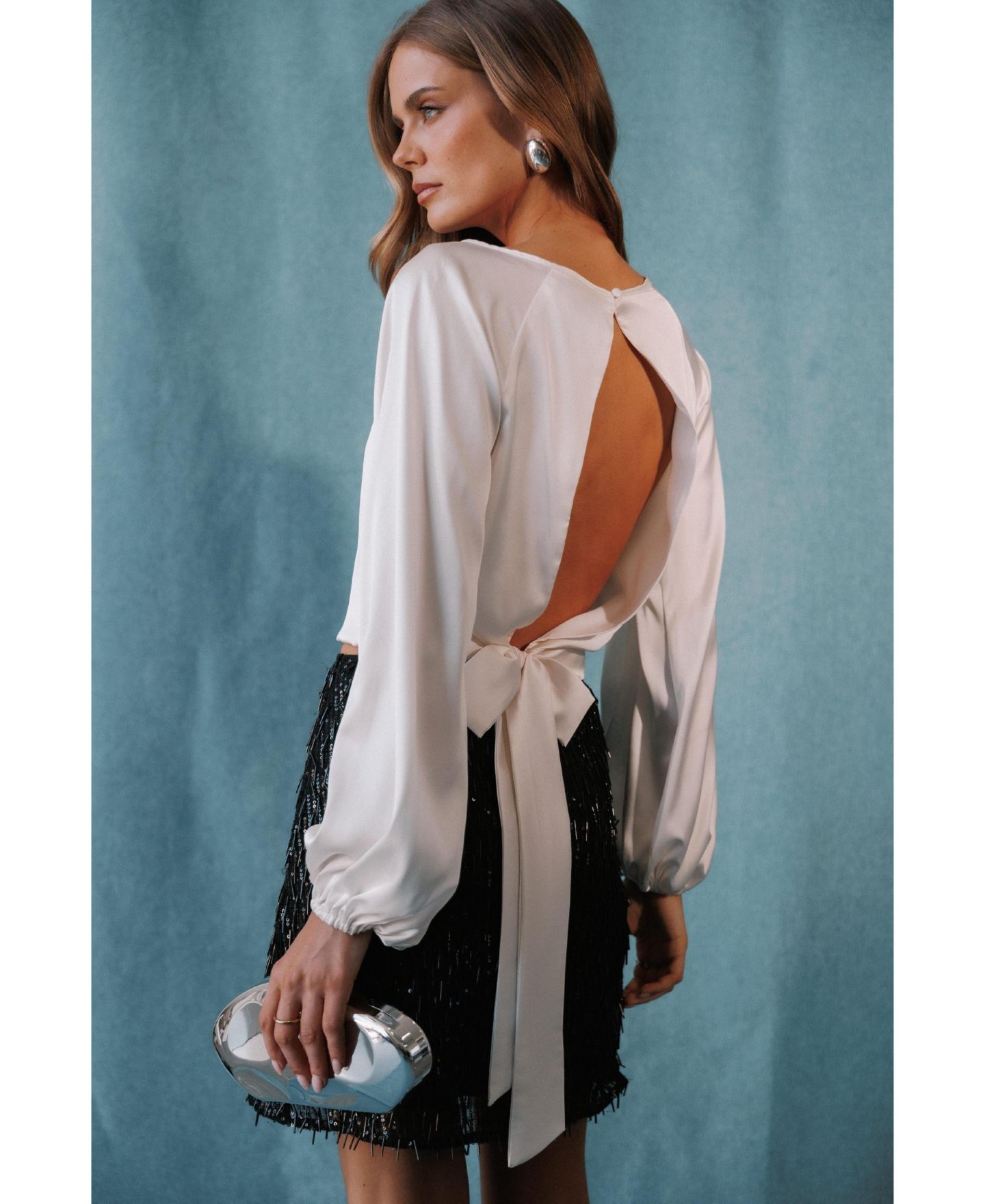 Женская блузка Petal and Pup Remi Open Back Long Sleeve Satin, цвет: Кремовый — фото 7