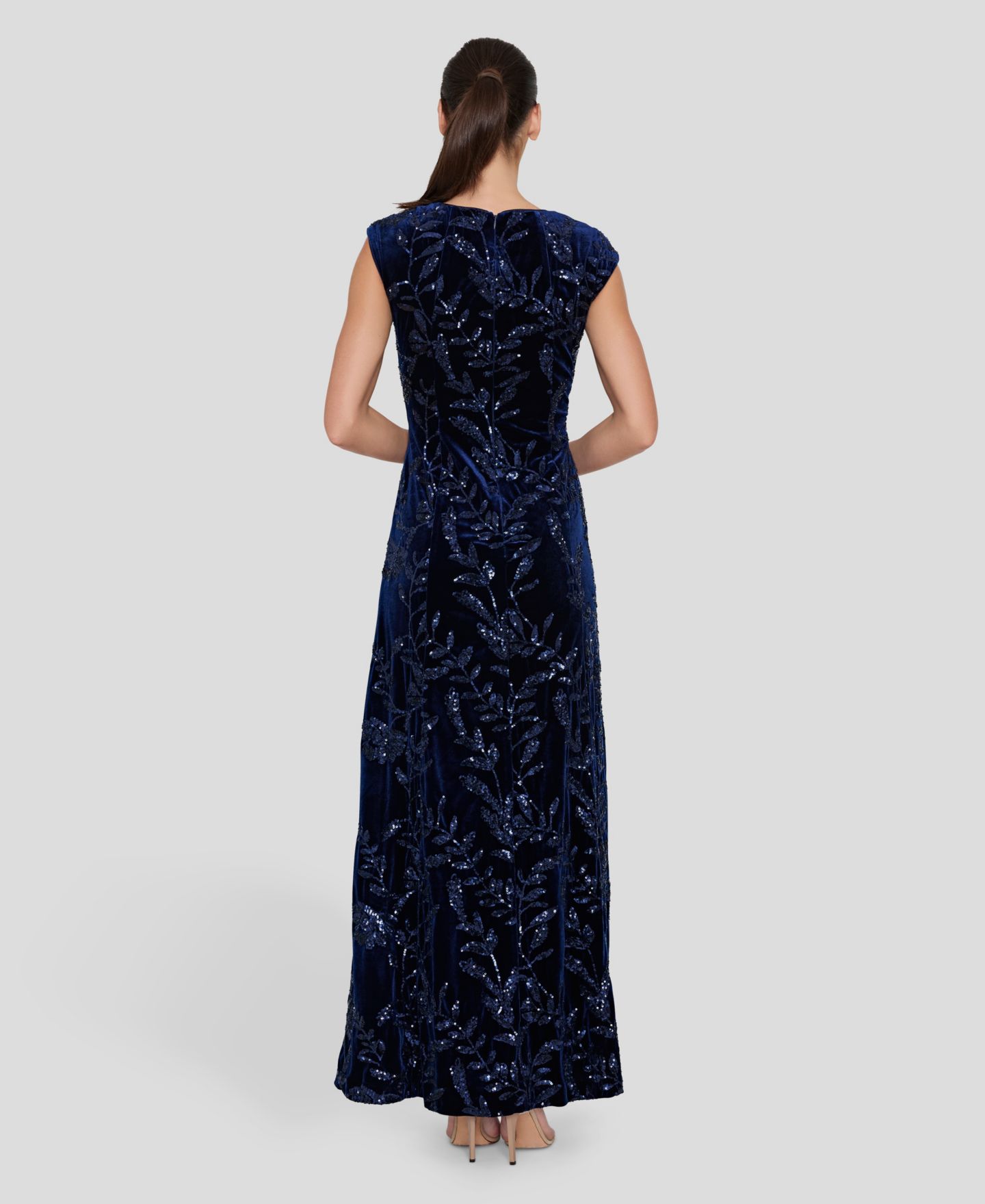 Женское платье Tahari ASL Floral-Print Sequin Velvet Gown, цвет: Тёмно-синий — фото 5