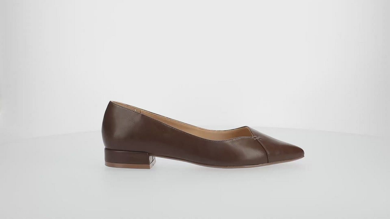 Journee Collection Women's Carmin Block Heel Pointed Toe Flats