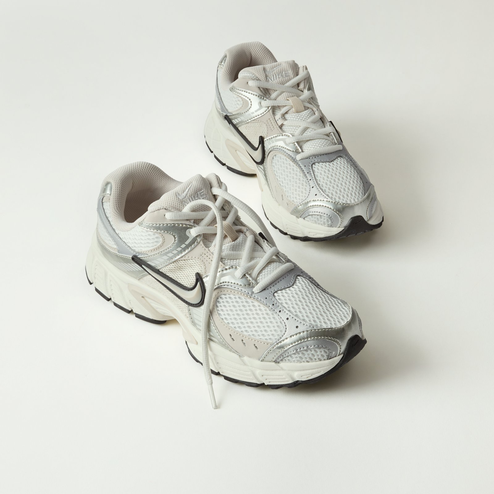 shoes-featured-categories-sneakers-athletic