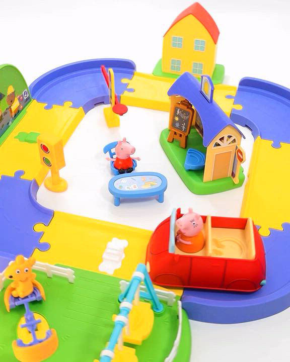 Peppa Pig All Around Peppa's Town Set with Adjustable Track