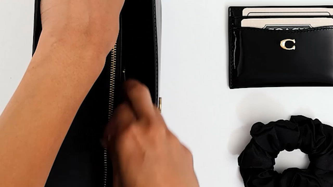 【COACH】送料無料/追跡有Evie Long Walletウォレットショルダー Evie Long Wallet With Chain