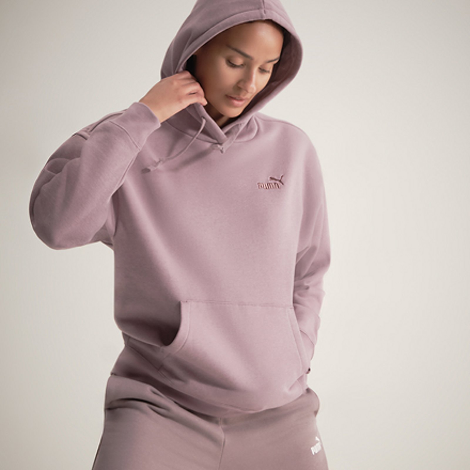 Hoodies & Sweatshirts