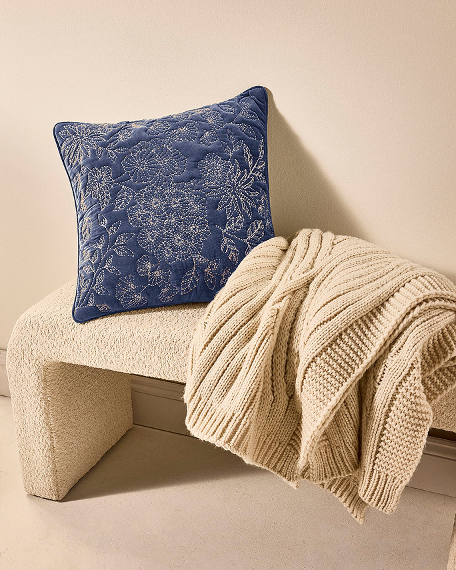 Decorative Pillows & Throws