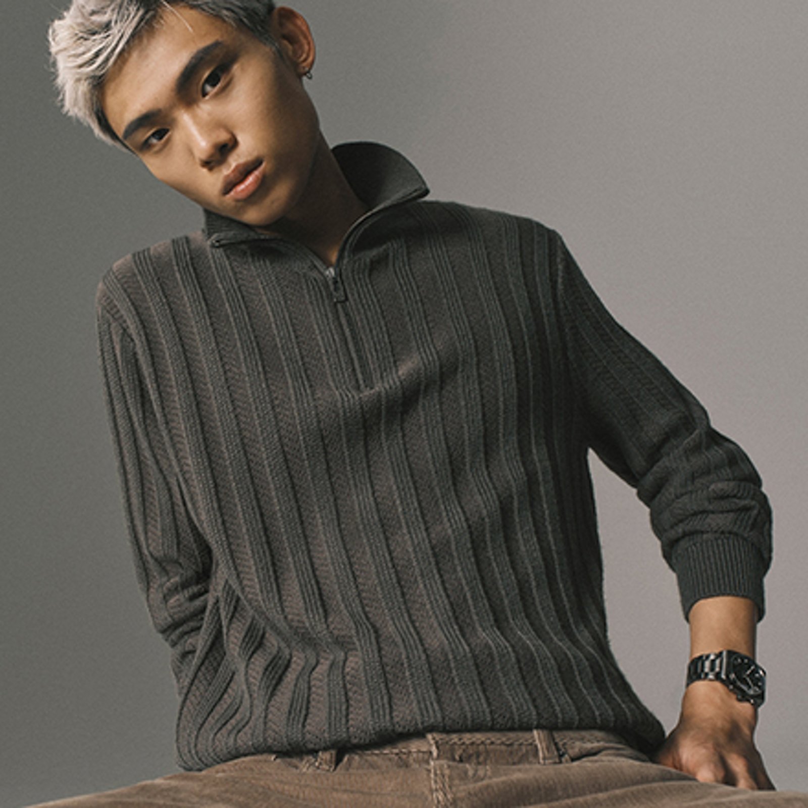 Sweatshirts & Sweaters