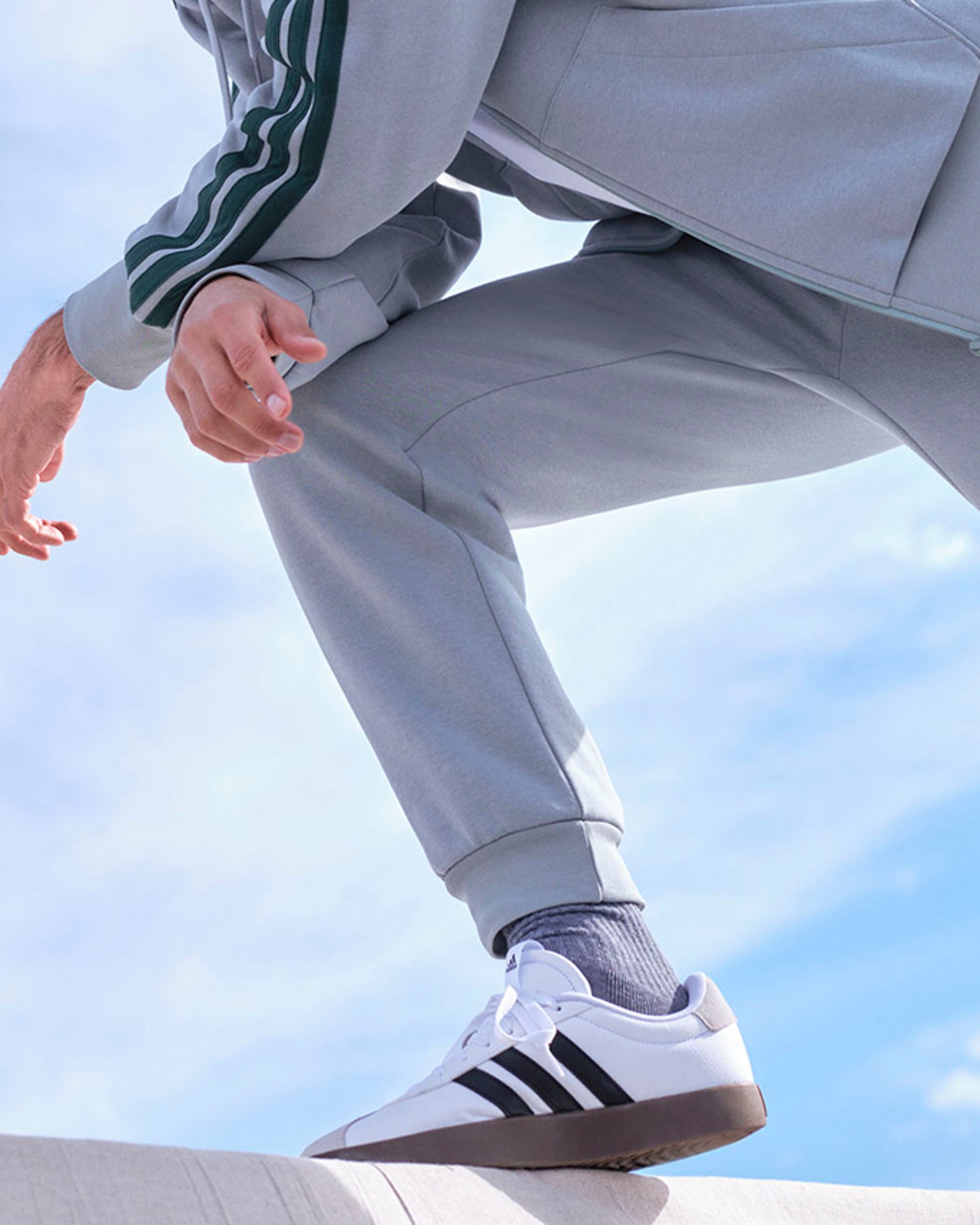 Low profile men's sneakers