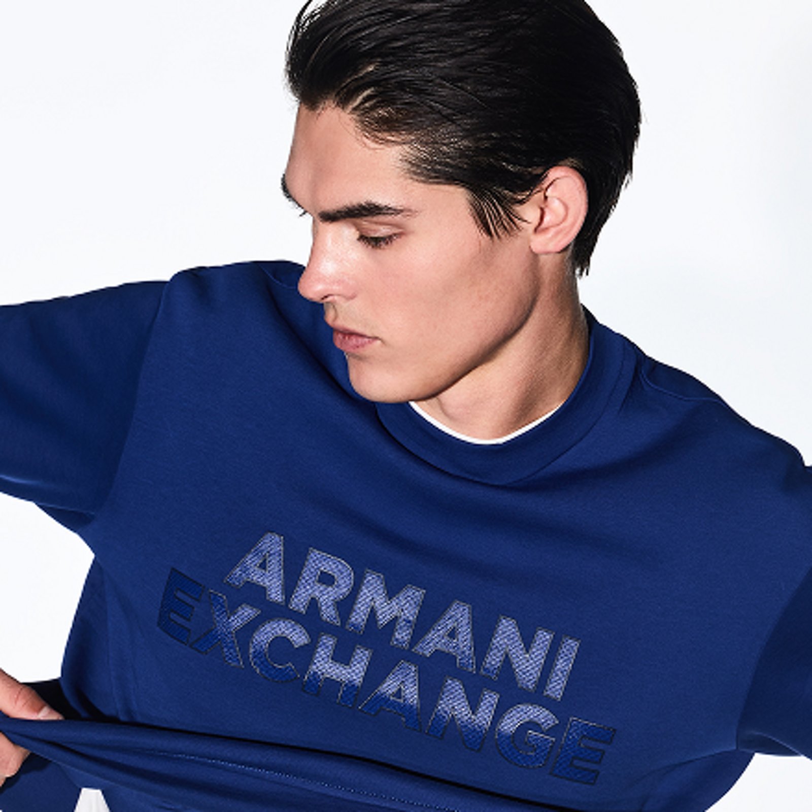 Sweatshirts & Sweaters