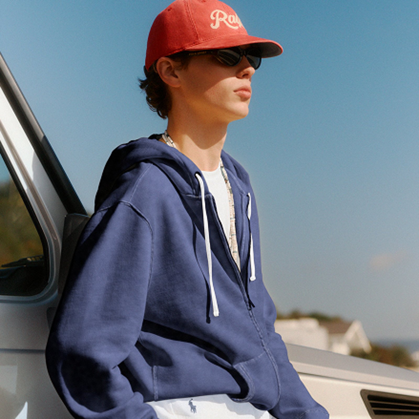 Sweaters & Sweatshirts